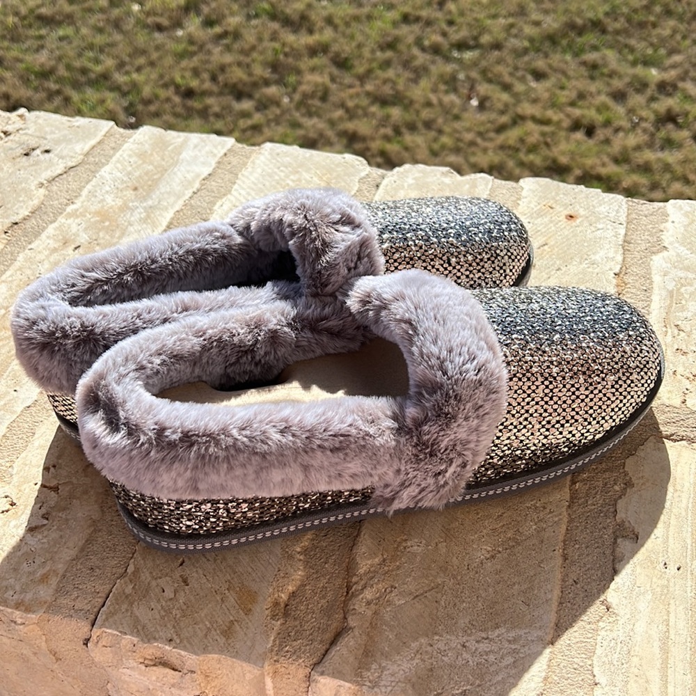 NEW Skechers Women’s Cozy Campfire Dream Glam Pewter Slippers, Size 11 W… - Picture 7 of 13